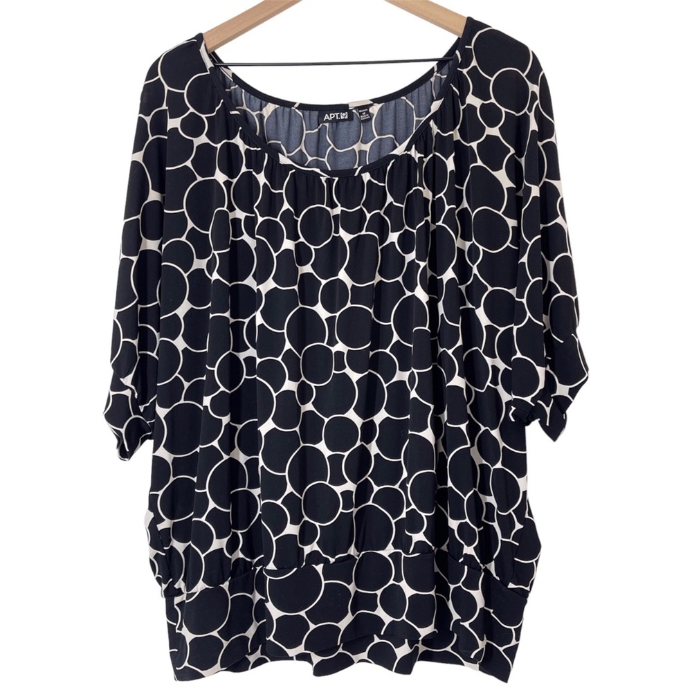 Apt.9 Black White Bubbles Size 1X Drop Shoulder Round Neck Band Hemline Blouse